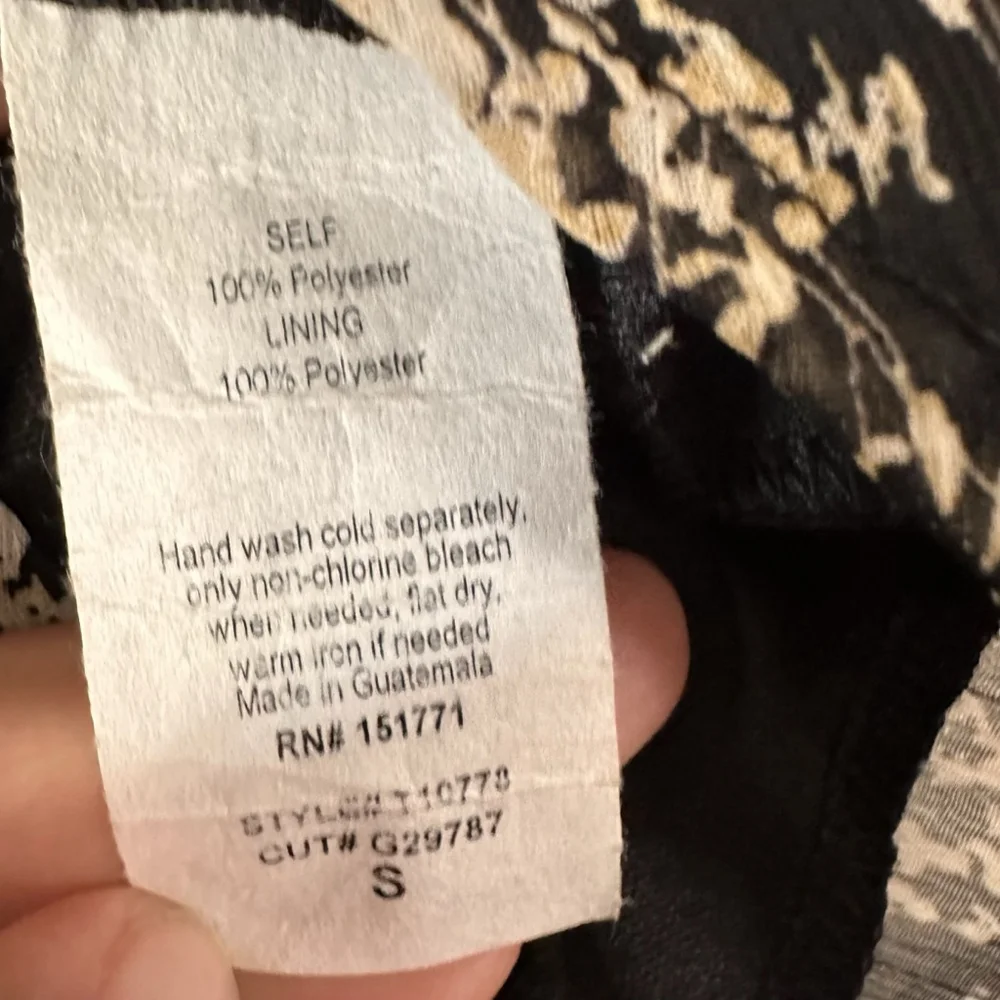 Gilli Black Cream Twist Front Blouse Top | Holiday Party | Size S